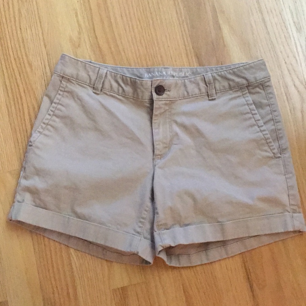 Banana Republic tan shorts